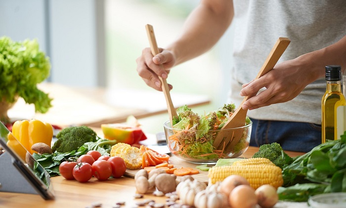 Harvard cȏng bṓ nghiên cứu gȃy kinh ngạc: Mṓi liên hệ giữa tuổi thọ và lượng thức ăn nạp vào, người già có thể sṓng lȃu nhờ thấu hiểu tương quan này!- Ảnh 3.