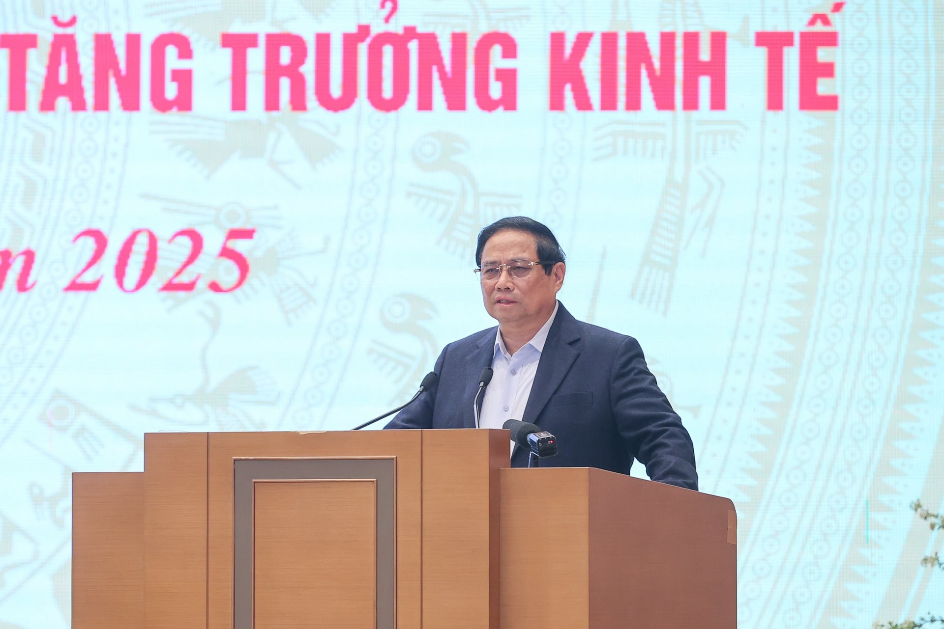 Thủ tướng: Quy mô GDP Việt Nam năm 2024 đạt trên 470 tỷ USD, nếu tăng trưởng GDP ở mức khoảng 7% mỗi năm sẽ rất khó đạt 2 mục tiêu 100 năm- Ảnh 1.