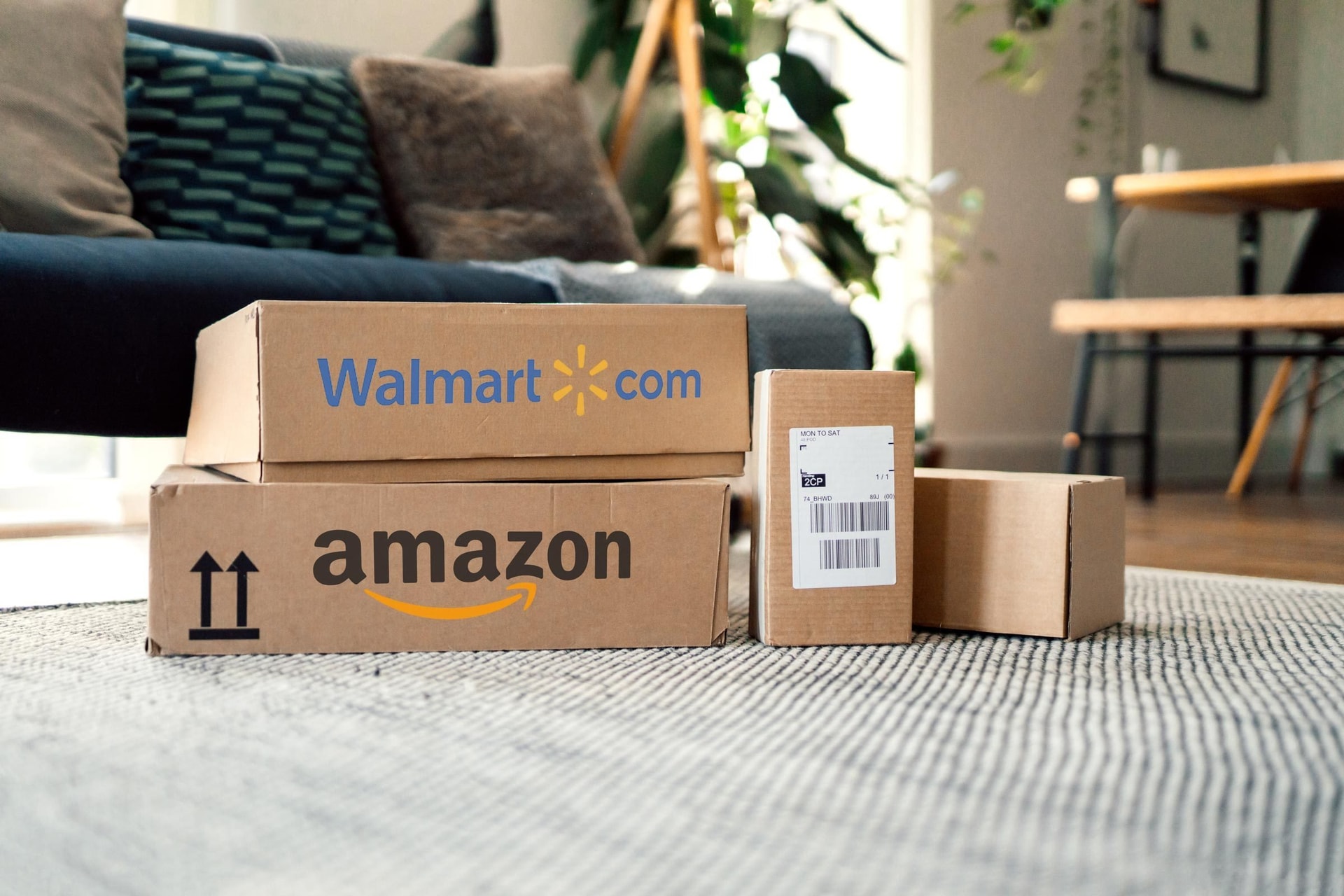 Lần đầu tiên trong lịch sử, doanh thu Amazon vượt Walmart, khiến chuỗi siêu thị lớn nhất Mỹ phá kỷ lục doanh số nhưng chẳng thể vui nổi- Ảnh 2.