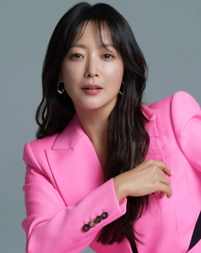 "Đệ nhất mỹ nhân xứ Hàn" từng nhận đẹp hơn Song Hye Kyo, U50 trẻ như đôi mươi nhờ 1 loại nước ở Việt Nam- Ảnh 5. "Đệ nhất mỹ nhân xứ Hàn" từng nhận đẹp hơn Song Hye Kyo, U50 trẻ như đôi mươi nhờ 1 loại nước ở Việt Nam- Ảnh 5.