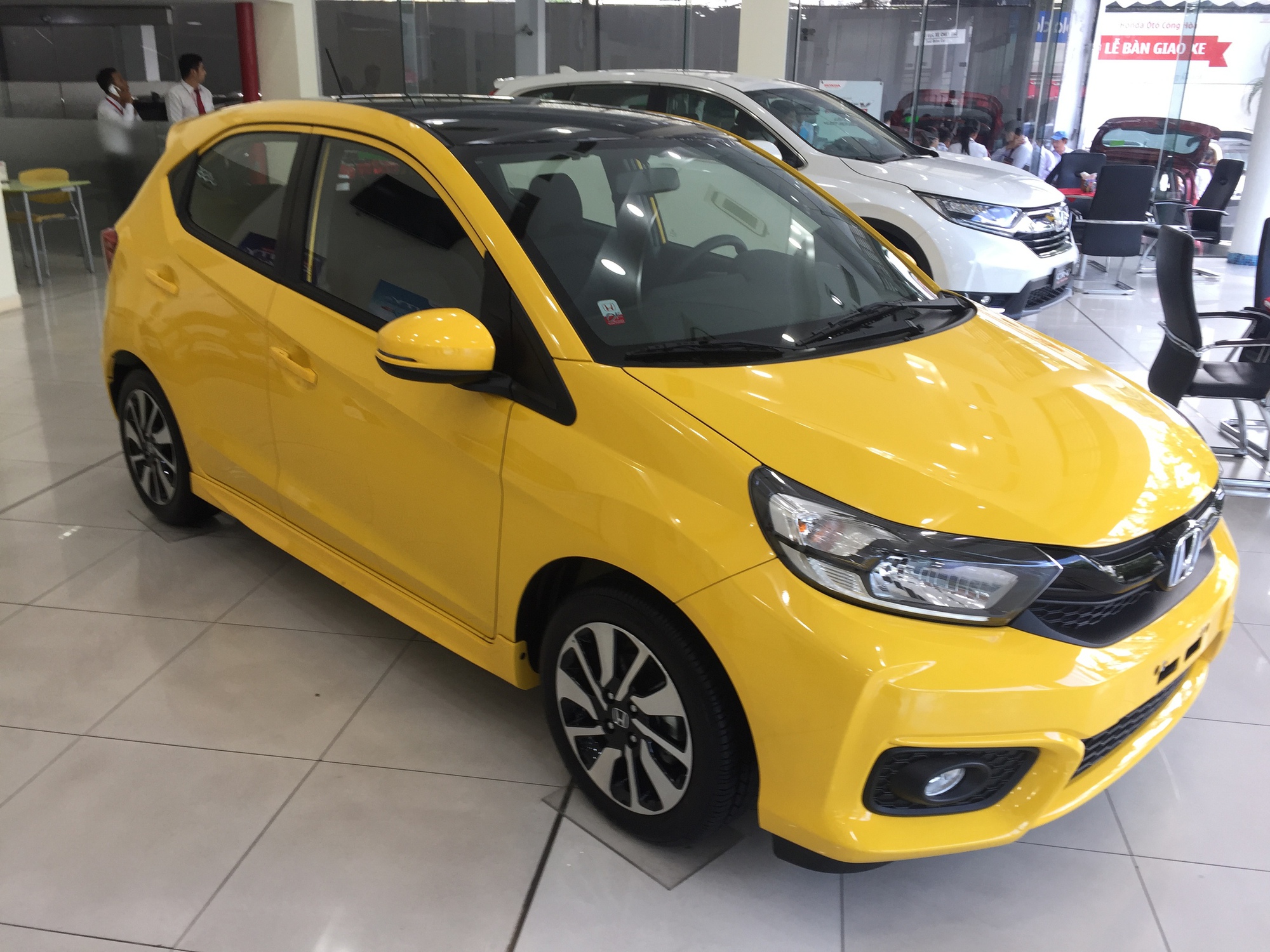 Xe cỡ nhỏ thất thế- Ảnh 1. Xe cỡ nhỏ thất thế- Ảnh 1.