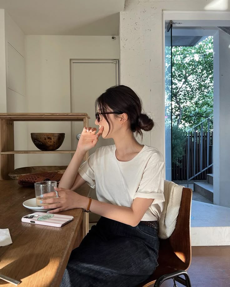 Sửng sốt với cách chi tiêu của vợ chồng kiếm 9,3 triệu/tháng: Đi bộ đi làm, cả tháng không mua dầu gội sữa tắm- Ảnh 1. Sửng sốt với cách chi tiêu của vợ chồng kiếm 9,3 triệu/tháng: Đi bộ đi làm, cả tháng không mua dầu gội sữa tắm- Ảnh 1.