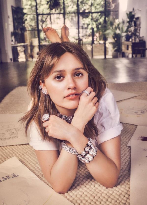 Sao phim "Sex Education" nóng bỏng khó rời mắt nhưng lại rất tự ti với 1 bộ phận cơ thể- Ảnh 4.