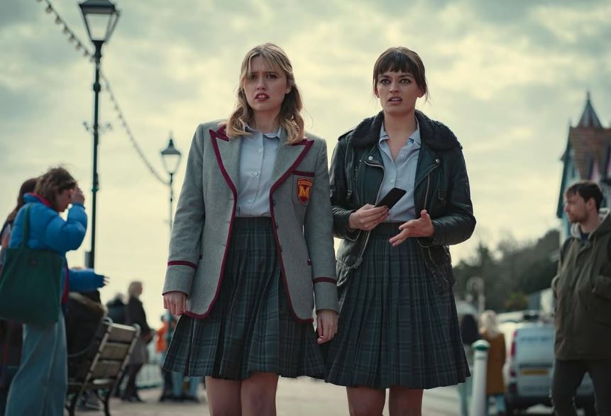 Sao phim "Sex Education" nóng bỏng khó rời mắt nhưng lại rất tự ti với 1 bộ phận cơ thể- Ảnh 1.