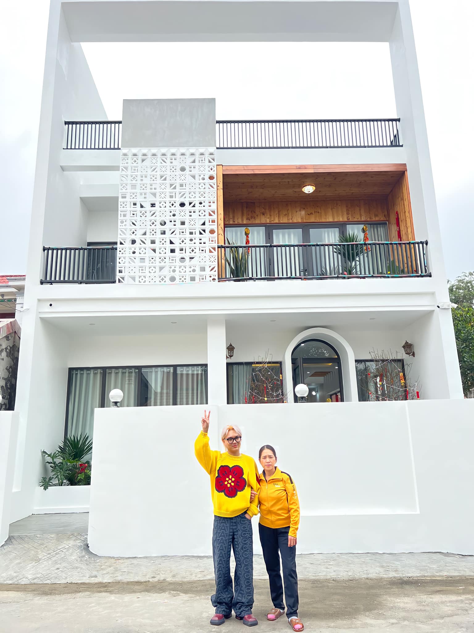 Hot tiktoker Phạm Thoại đang vướng lùm xùm “sao kê 16,7 tỷ đồng tiền từ thiện cho bé Bắp” là ai?- Ảnh 3.