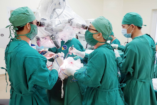 Sau khi tắm người phụ nữ đau đầu dữ dội,nguy kịch vì bệnh lý này- Ảnh 2.