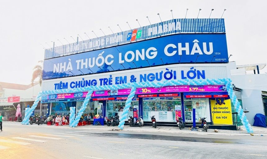 Hết năm Rồng, cổ phiếu chủ chuỗi nhà thuốc Long Châu rớt giá mạnh: Vốn hóa mất gần 4.000 tỷ, tạm chia tay nhóm tỷ USD- Ảnh 1.