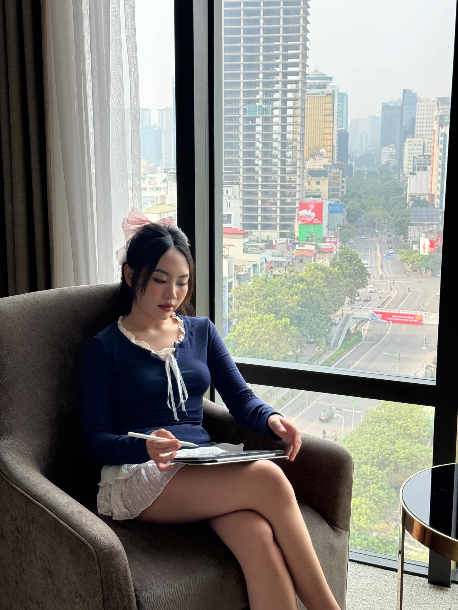Sao nữ Vbiz 12 tuổi mua nhà cho bố mẹ, 20 tuổi lên chức CEO, nghe mức cát xê mới choáng- Ảnh 6. Sao nữ Vbiz 12 tuổi mua nhà cho bố mẹ, 20 tuổi lên chức CEO, nghe mức cát xê mới choáng- Ảnh 6.