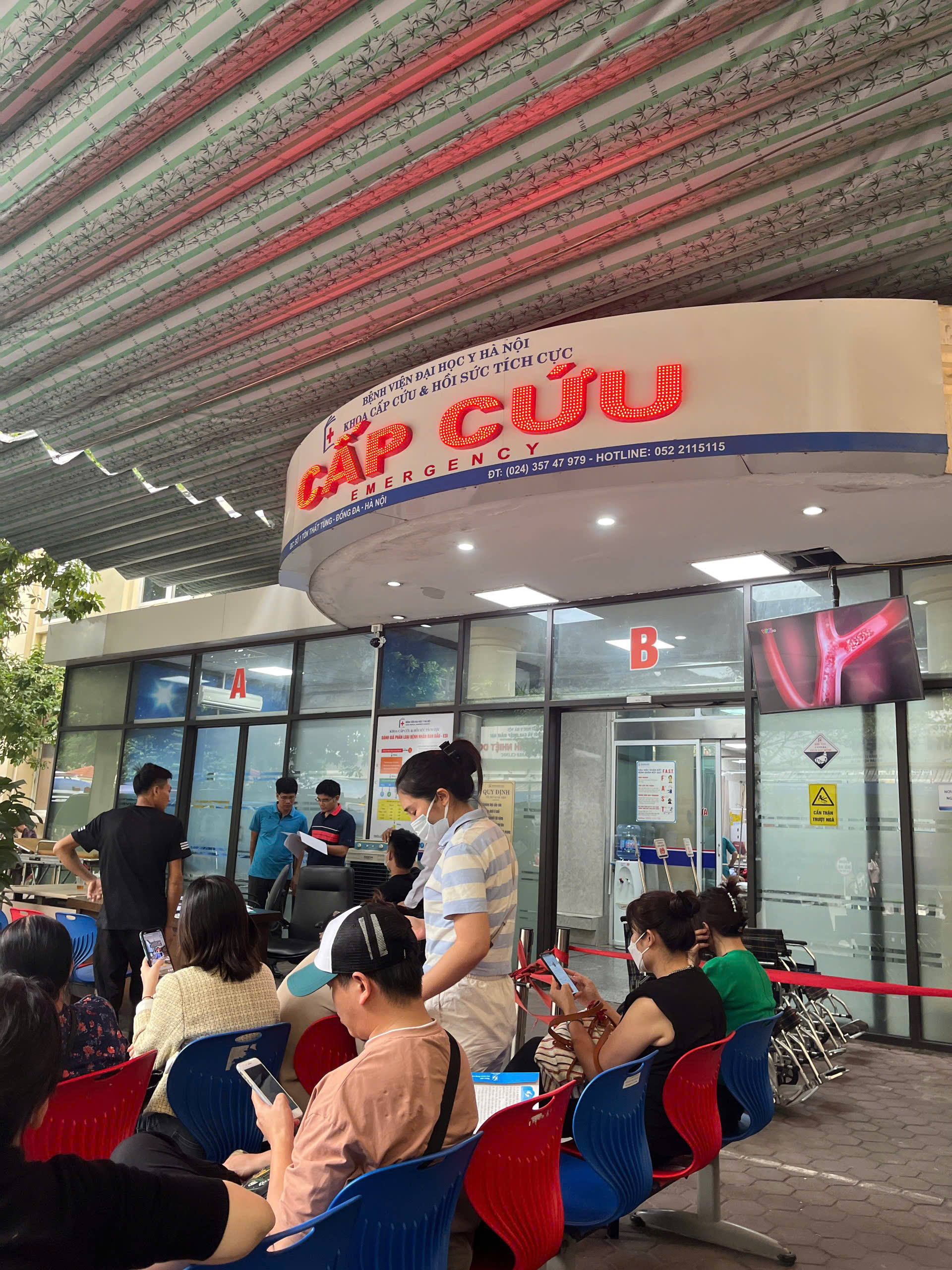 Một loại giấy tờ tôi nghĩ "không cần thiết", ai ngờ lại giúp gia đình tôi tiết kiệm hàng chục triệu đồng khi đưa bố đi viện- Ảnh 2.