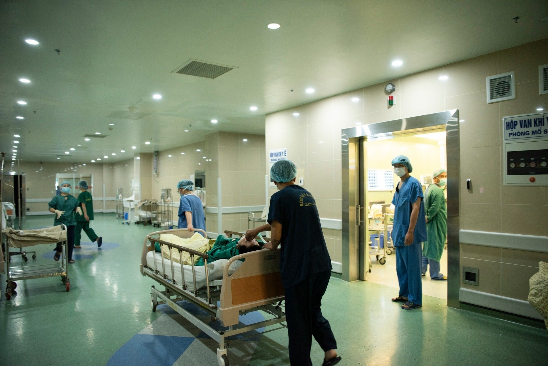 Chuyện chưa kể về những bác sĩ 'đến trước, về sau' nơi phòng mổ- Ảnh 7.