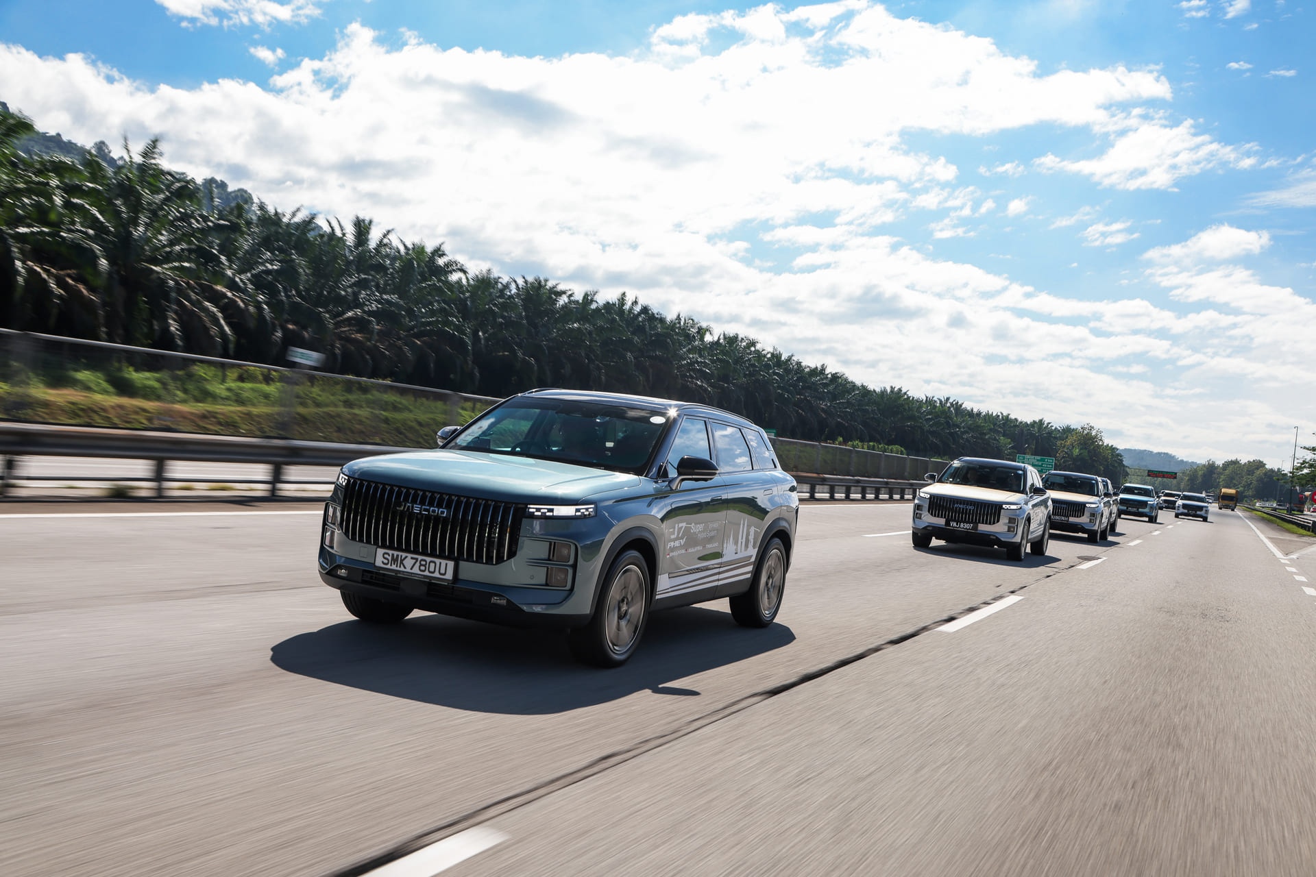Jaecoo J7 PHEV xuyên 3 quốc gia không cần sạc hay đổ xăng, song cũng phải đánh đổi một vài điểm- Ảnh 2. Jaecoo J7 PHEV xuyên 3 quốc gia không cần sạc hay đổ xăng, song cũng phải đánh đổi một vài điểm- Ảnh 2.