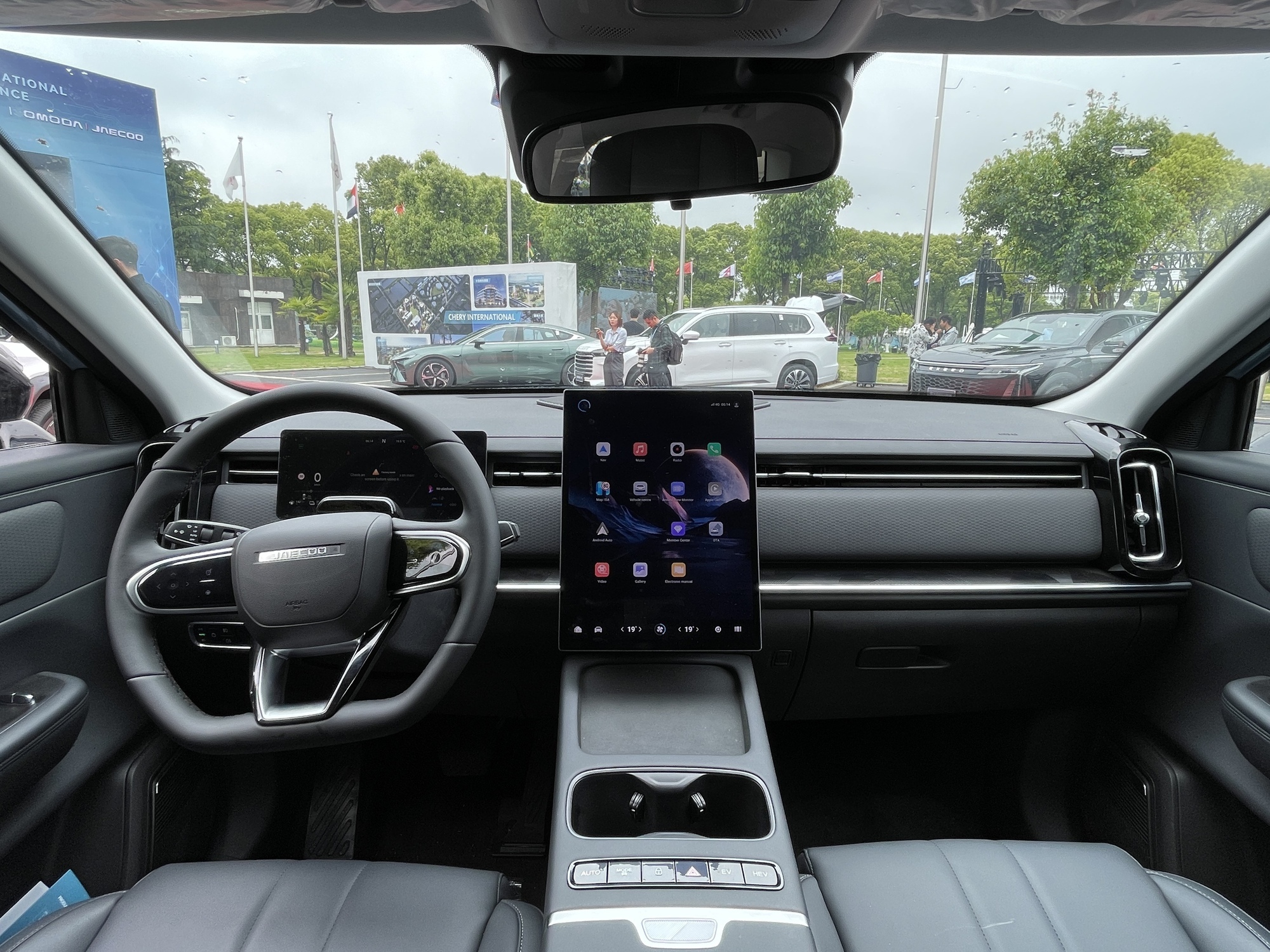 Jaecoo J7 PHEV xuyên 3 quốc gia không cần sạc hay đổ xăng, song cũng phải đánh đổi một vài điểm- Ảnh 5. Jaecoo J7 PHEV xuyên 3 quốc gia không cần sạc hay đổ xăng, song cũng phải đánh đổi một vài điểm- Ảnh 5.
