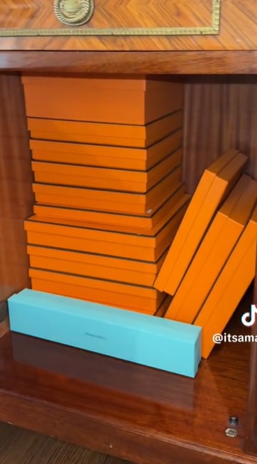 Mua online tủ gỗ hơn 250 năm tuổi, người phụ nữ tá hỏa phát hiện kho báu không tưởng bên trong: chính chủ cũng không biết gì- Ảnh 2.