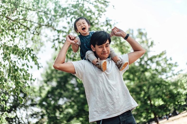 4 kiểu người bố này nhìn thì lười biếng nhưng lại "âm thầm" nuôi dạy ra những đứa con thông minh và bản lĩnh!- Ảnh 1. 4 kiểu người bố này nhìn thì lười biếng nhưng lại "âm thầm" nuôi dạy ra những đứa con thông minh và bản lĩnh!- Ảnh 1.