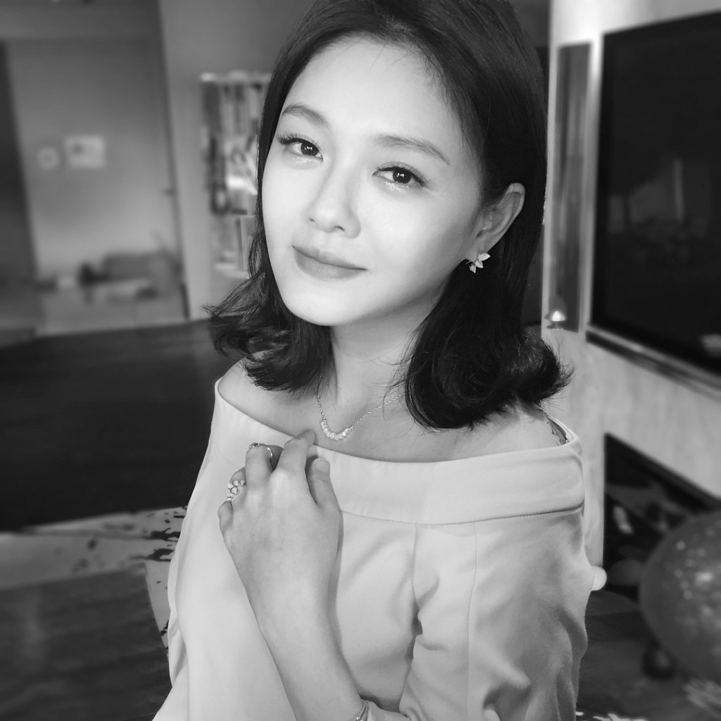 Rộ hình ảnh nhiều vết tiêm bất thường trên tay Từ Hy Viên khi qua đời, cái chết nghi có uẩn khúc- Ảnh 2. Rộ hình ảnh nhiều vết tiêm bất thường trên tay Từ Hy Viên khi qua đời, cái chết nghi có uẩn khúc- Ảnh 2.