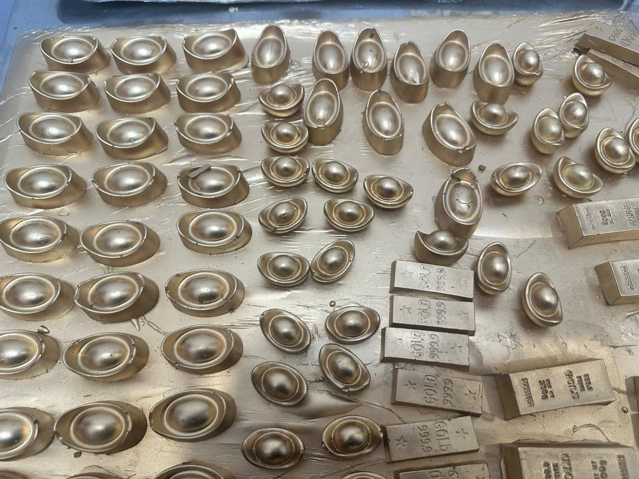 Những mặt hàng tăng giá chóng mặt, quá tải trước ngày vía Thần Tài- Ảnh 6. Những mặt hàng tăng giá chóng mặt, quá tải trước ngày vía Thần Tài- Ảnh 6.