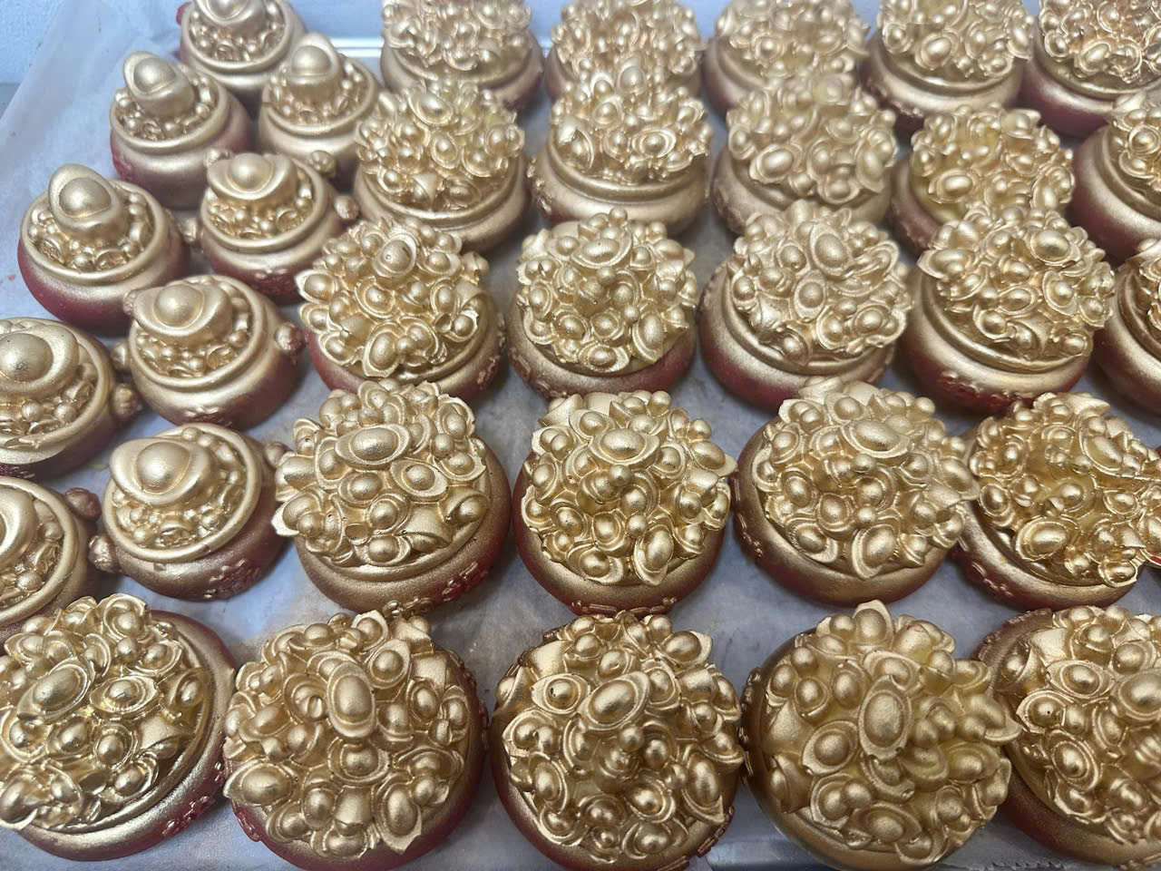 Những mặt hàng tăng giá chóng mặt, quá tải trước ngày vía Thần Tài- Ảnh 5. Những mặt hàng tăng giá chóng mặt, quá tải trước ngày vía Thần Tài- Ảnh 5.