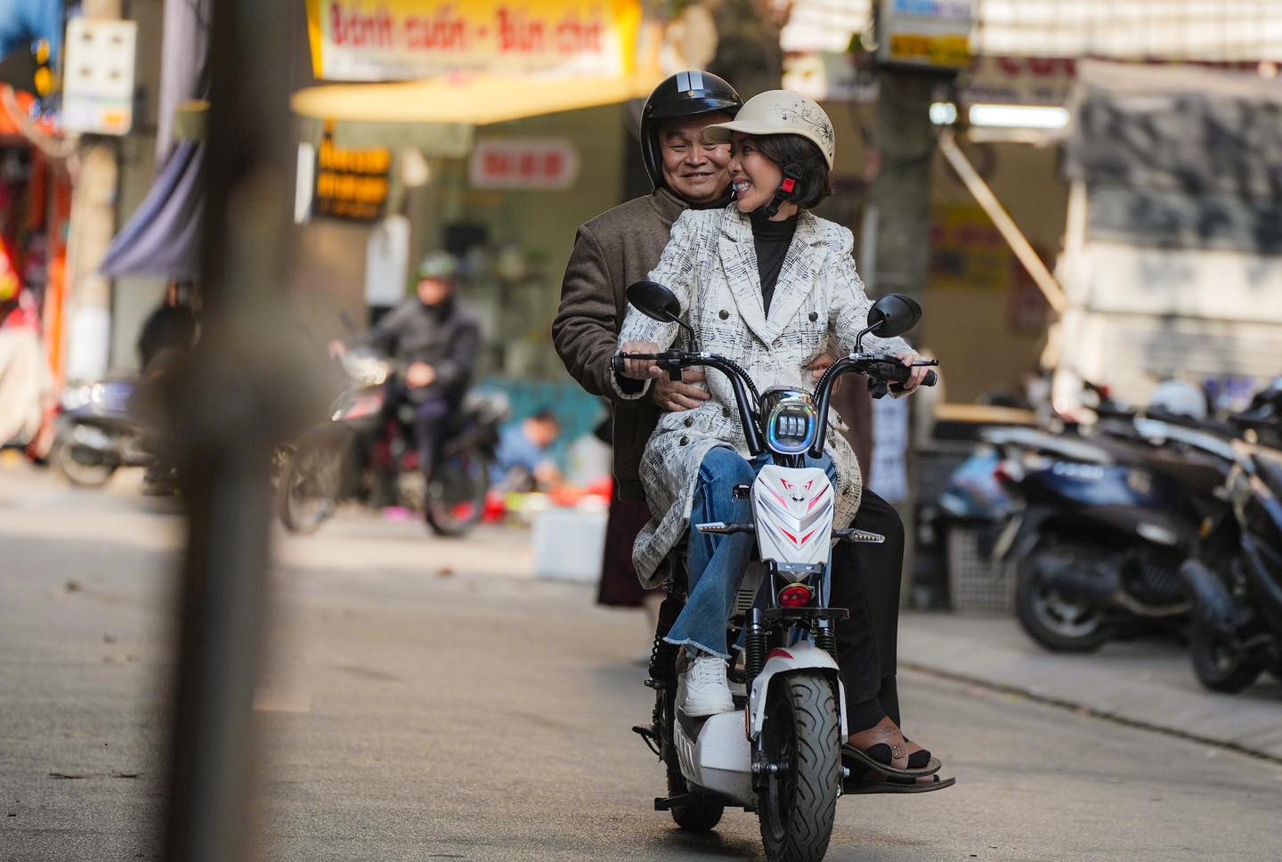 Danh hài Xuân Hinh phá lệ, lần đầu làm việc này ở tuổi U70: "Vất vả nhưng mà thích lắm"- Ảnh 4. Danh hài Xuân Hinh phá lệ, lần đầu làm việc này ở tuổi U70: "Vất vả nhưng mà thích lắm"- Ảnh 4.