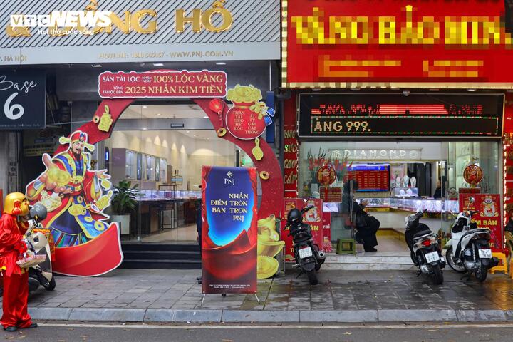 Bất ngờ cảnh nhiều cửa hàng vàng vắng hoe trong ngày vía thần Tài- Ảnh 4.