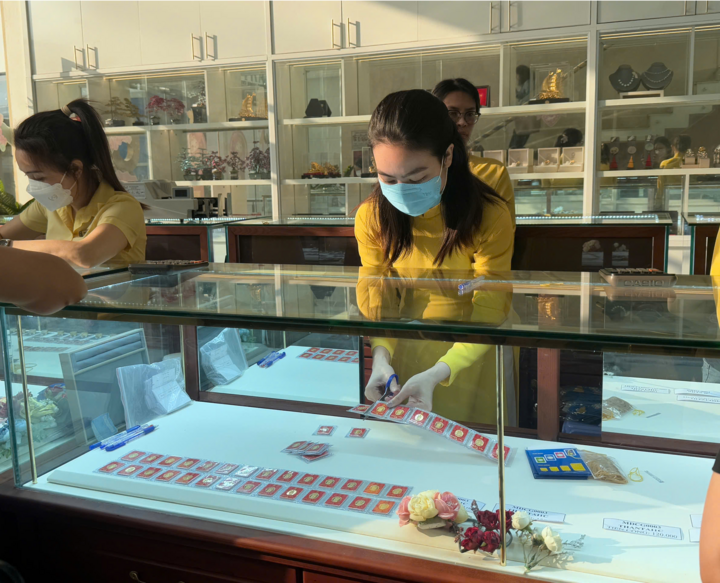 Bất ngờ cảnh nhiều cửa hàng vàng vắng hoe trong ngày vía thần Tài- Ảnh 6.