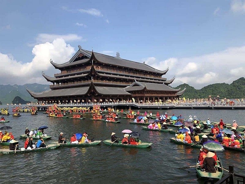 Việt Nam có thêm Khu Du lịch quốc gia: Quần thể 5.000 ha có ngôi chùa lớn nhất thế giới, cách Hà Nội 60km- Ảnh 2. Việt Nam có thêm Khu Du lịch quốc gia: Quần thể 5.000 ha có ngôi chùa lớn nhất thế giới, cách Hà Nội 60km- Ảnh 2.