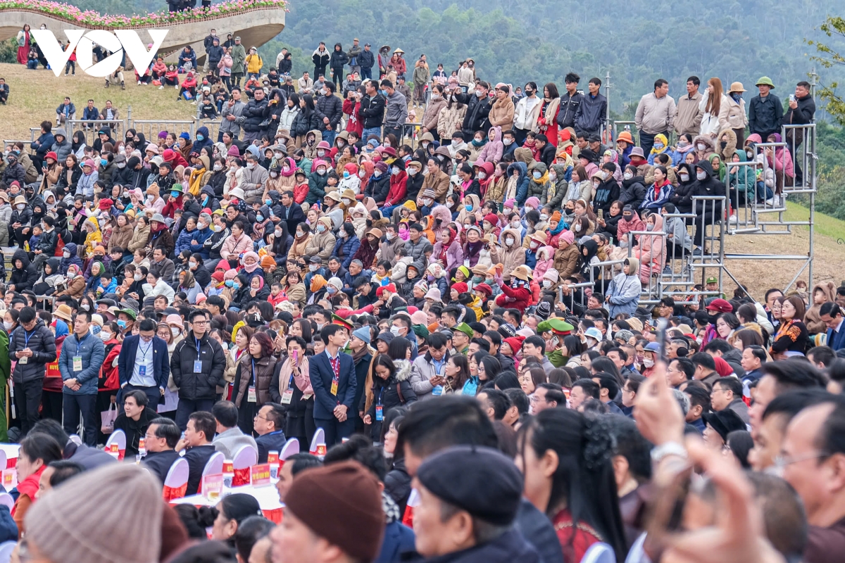 Biển người đổ về Bắc Giang dự lễ hội xuân Tây Yên Tử- Ảnh 6.