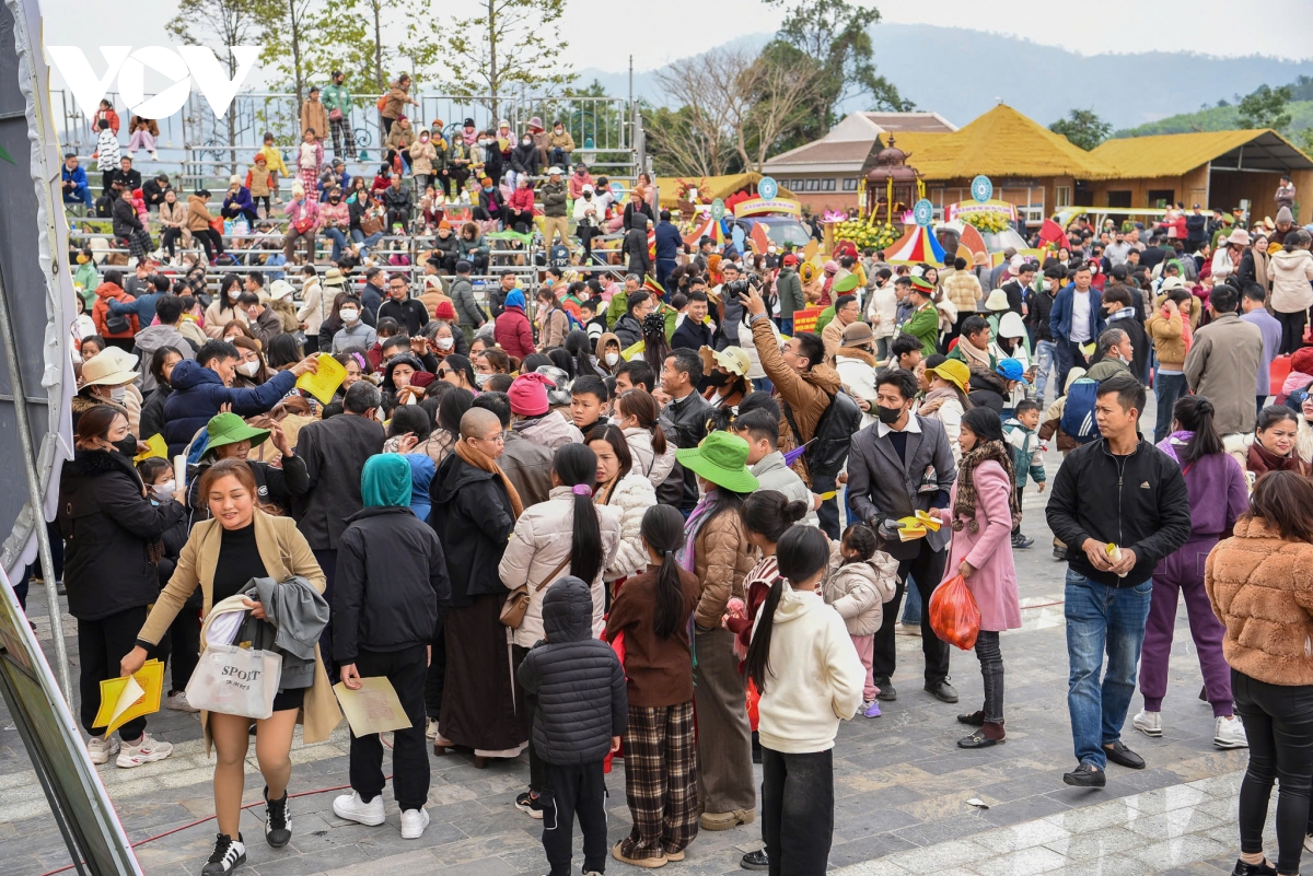 Biển người đổ về Bắc Giang dự lễ hội xuân Tây Yên Tử- Ảnh 13.