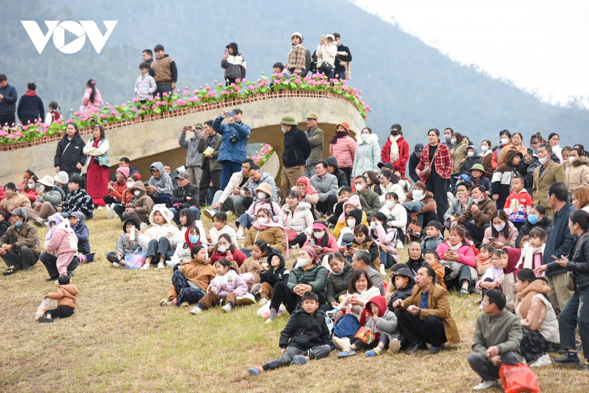 Biển người đổ về Bắc Giang dự lễ hội xuân Tây Yên Tử- Ảnh 7.