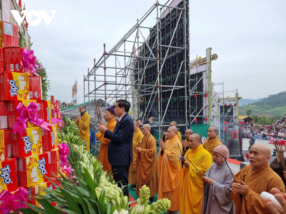 Biển người đổ về Bắc Giang dự lễ hội xuân Tây Yên Tử- Ảnh 12.