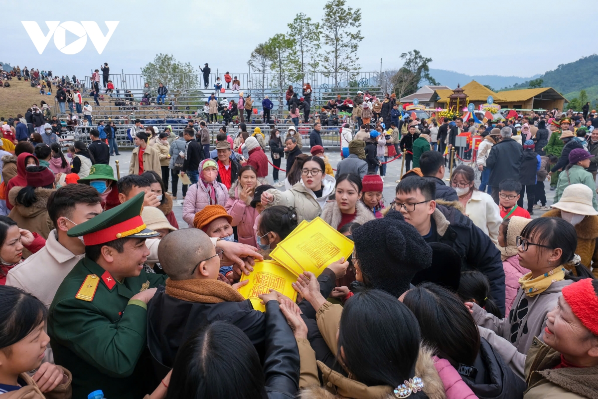 Biển người đổ về Bắc Giang dự lễ hội xuân Tây Yên Tử- Ảnh 14.