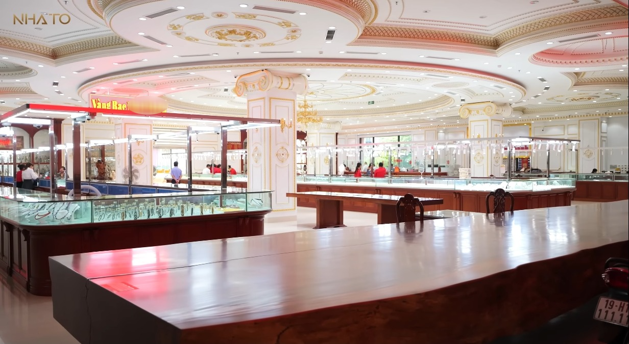 Bên trong dinh thự 2.800m2 nổi tiếng ở Phú Thọ: Gia chủ như sống trên Bên trong dinh thự 2.800m2 nổi tiếng ở Phú Thọ: Gia chủ như sống trên