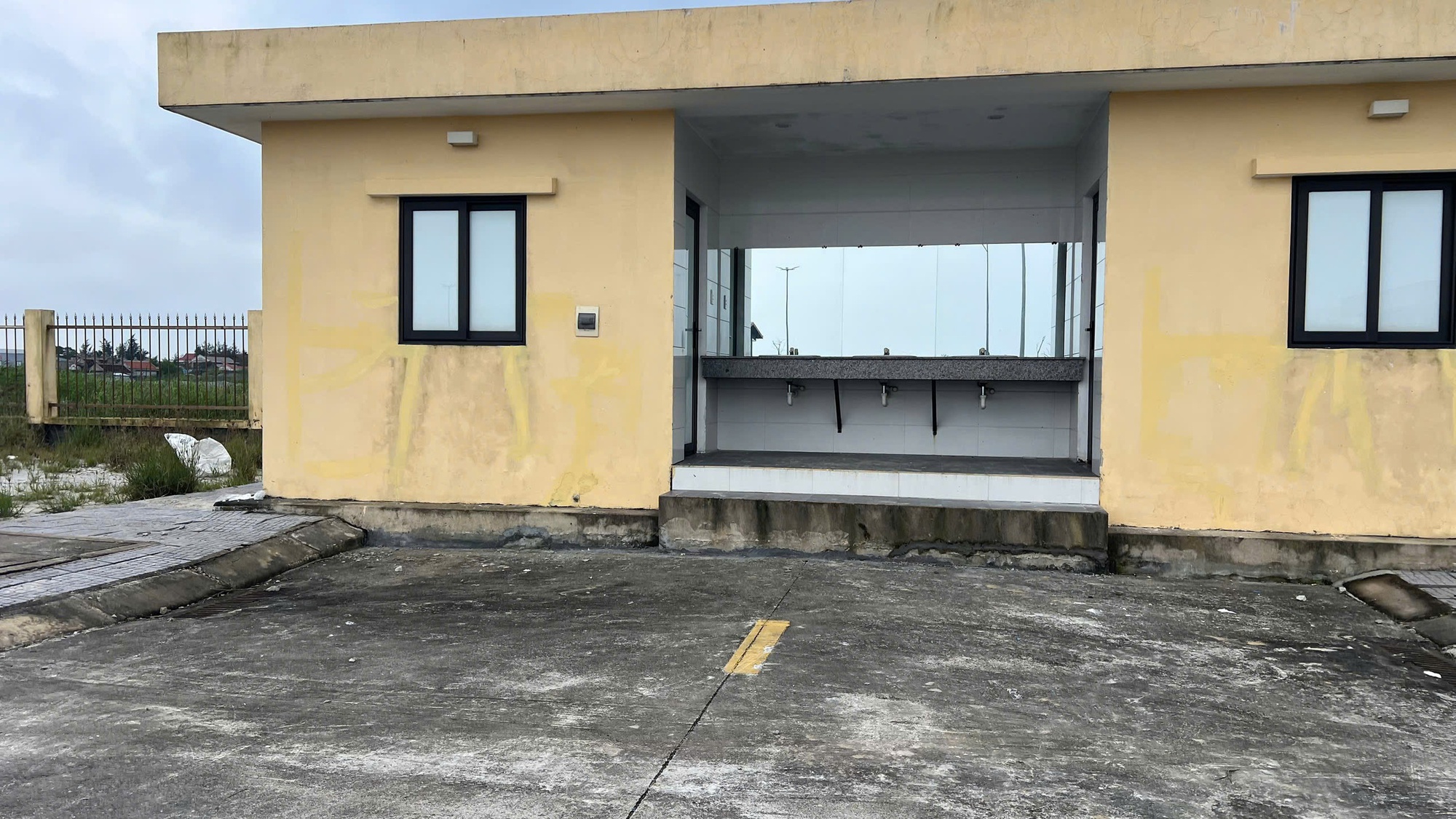 Hết thời hạn cam kết sửa chữa hư hỏng, cảng cá 220 tỉ hiện ra sao?- Ảnh 8. Hết thời hạn cam kết sửa chữa hư hỏng, cảng cá 220 tỉ hiện ra sao?- Ảnh 8.