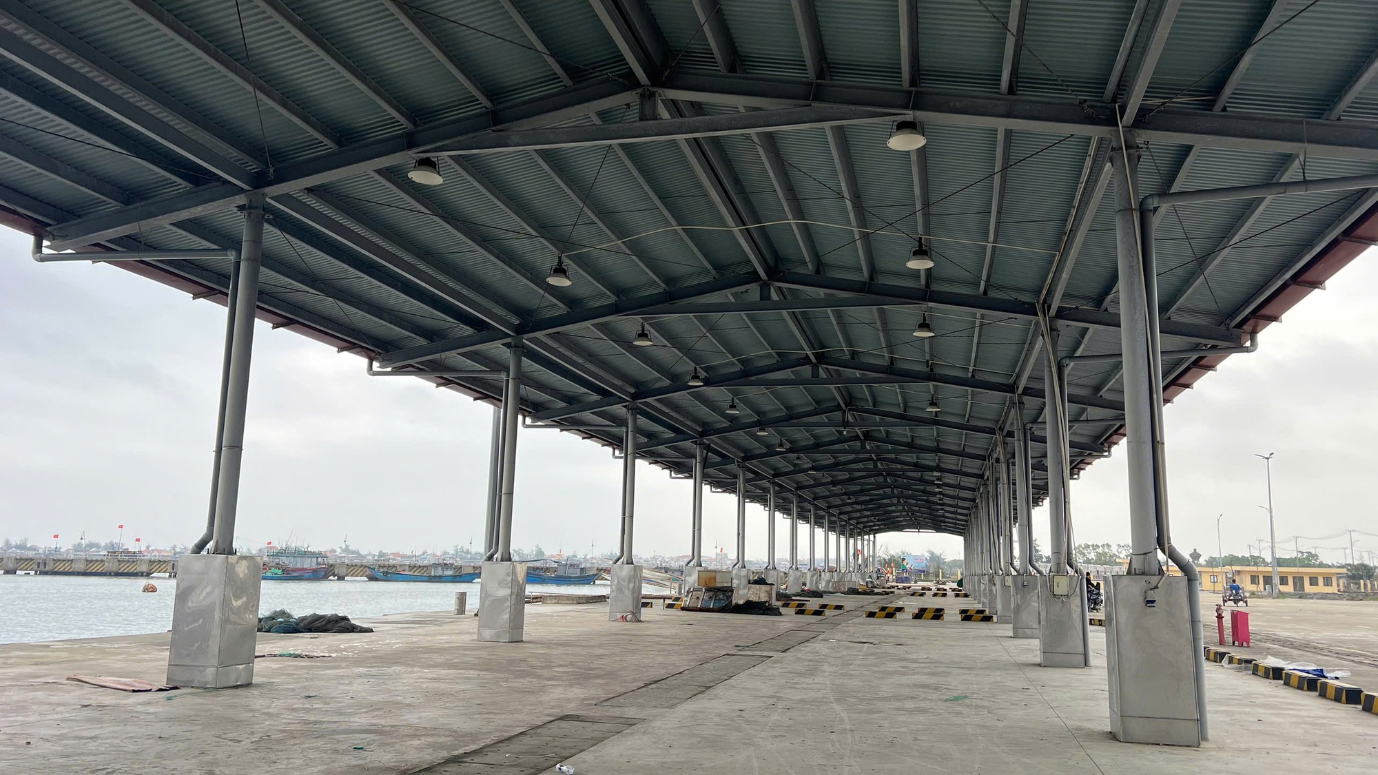 Hết thời hạn cam kết sửa chữa hư hỏng, cảng cá 220 tỉ hiện ra sao?- Ảnh 4. Hết thời hạn cam kết sửa chữa hư hỏng, cảng cá 220 tỉ hiện ra sao?- Ảnh 4.