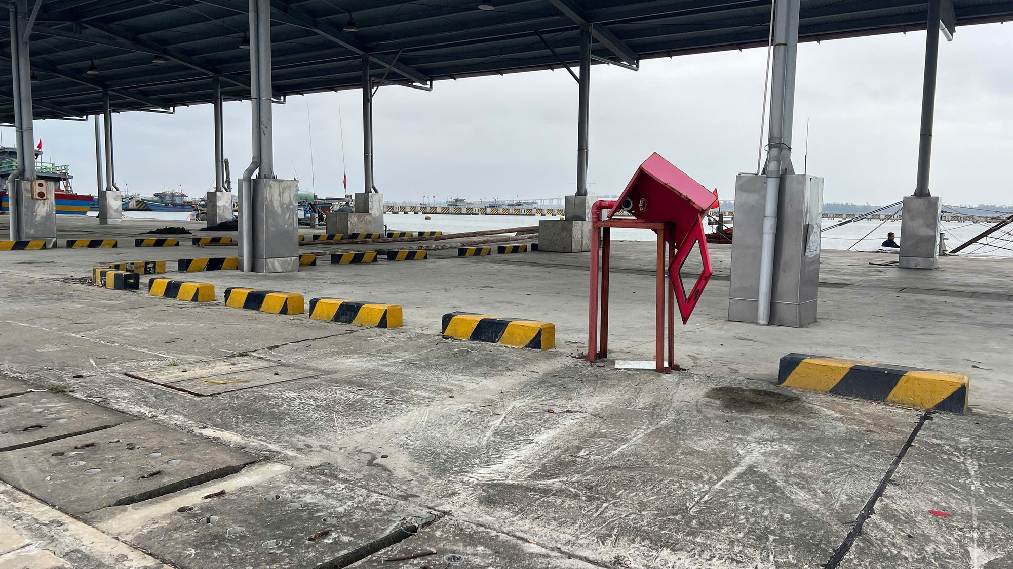 Hết thời hạn cam kết sửa chữa hư hỏng, cảng cá 220 tỉ hiện ra sao?- Ảnh 14. Hết thời hạn cam kết sửa chữa hư hỏng, cảng cá 220 tỉ hiện ra sao?- Ảnh 14.