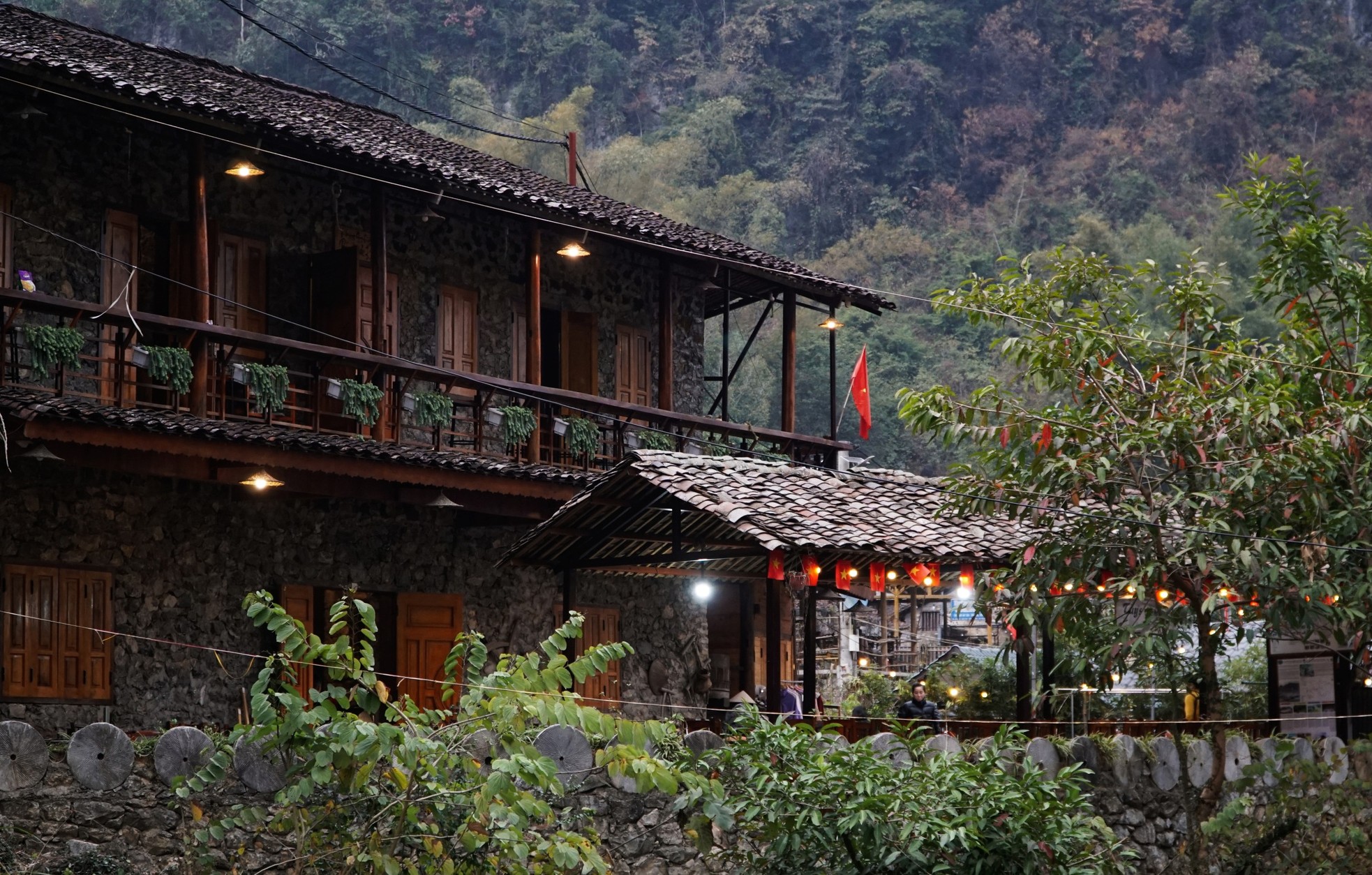 Vẻ bình yên 'làng đá nở hoa' trăm tuổi ở Cao Bằng- Ảnh 13.