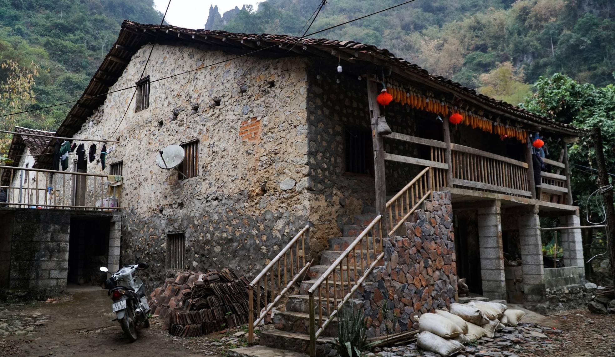 Vẻ bình yên 'làng đá nở hoa' trăm tuổi ở Cao Bằng- Ảnh 6.