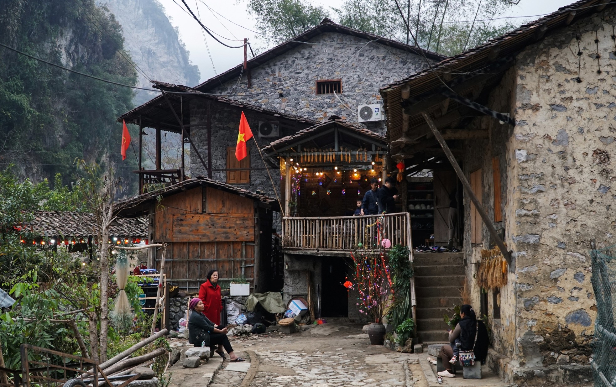 Vẻ bình yên 'làng đá nở hoa' trăm tuổi ở Cao Bằng- Ảnh 15.