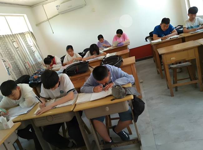 Phụ huynh Hà Nội chia sẻ: "Cảm ơn đã dừng học thêm! Con tôi từ "em chã" giờ biết tự đi xe bus và nấu cơm 3 món!"- Ảnh 1.