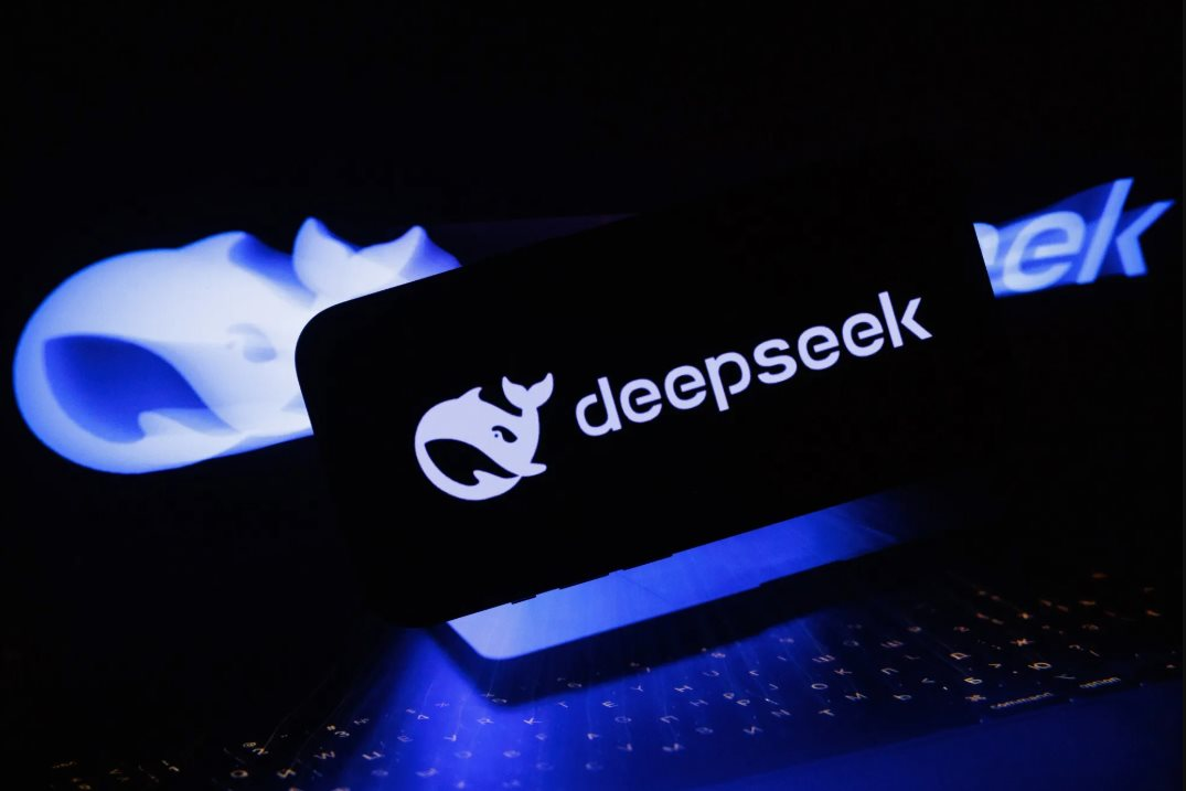 Kỹ thuật bị lãng quên 10 năm của Google khiến DeepSeek tận dụng vươn lên cướp việc của con người với giá rẻ mạt như thế nào?- Ảnh 1.