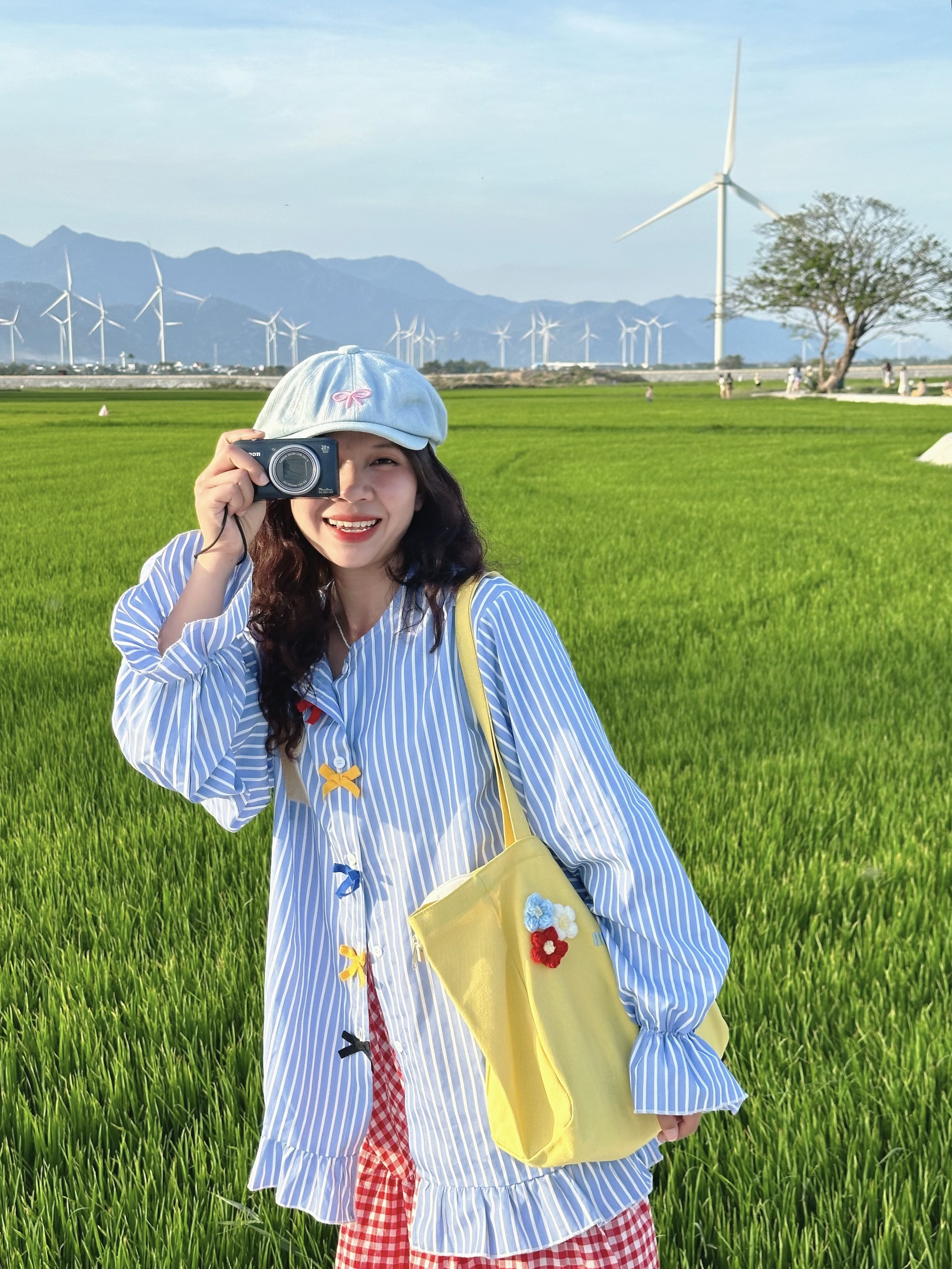 Cánh đồng điện gió ở Ninh Thuận có gì mà hút khách đến thế?- Ảnh 4. Cánh đồng điện gió ở Ninh Thuận có gì mà hút khách đến thế?- Ảnh 4.