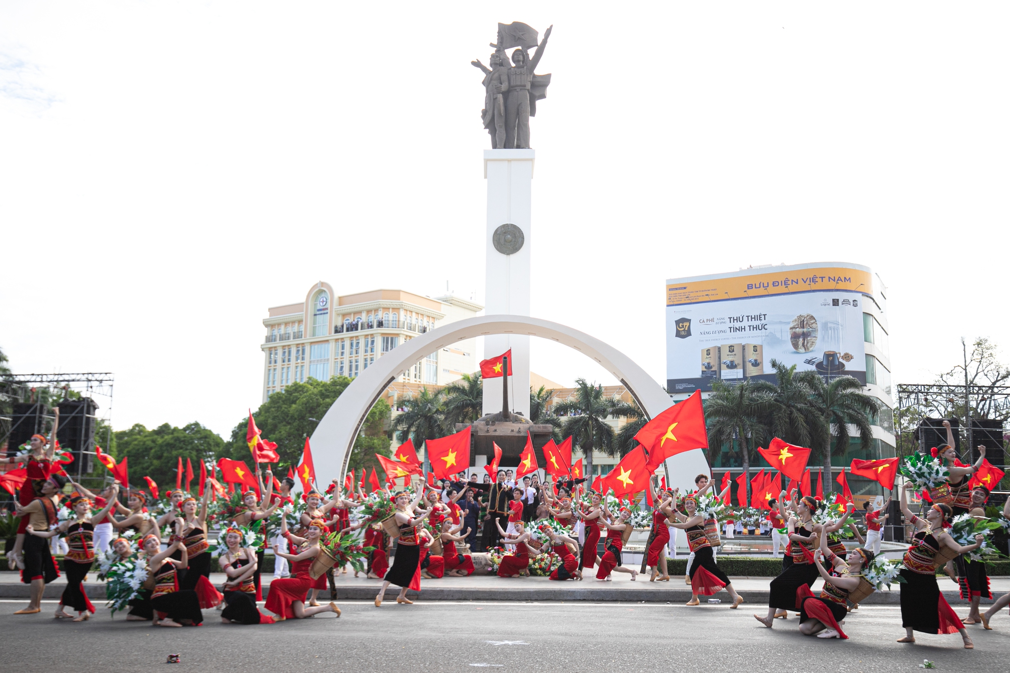 Ấn tượng lễ hội đường phố 2025 "Buôn Ma Thuột - Điểm đến của cà phê thế giới"- Ảnh 2. Ấn tượng lễ hội đường phố 2025 "Buôn Ma Thuột - Điểm đến của cà phê thế giới"- Ảnh 2.