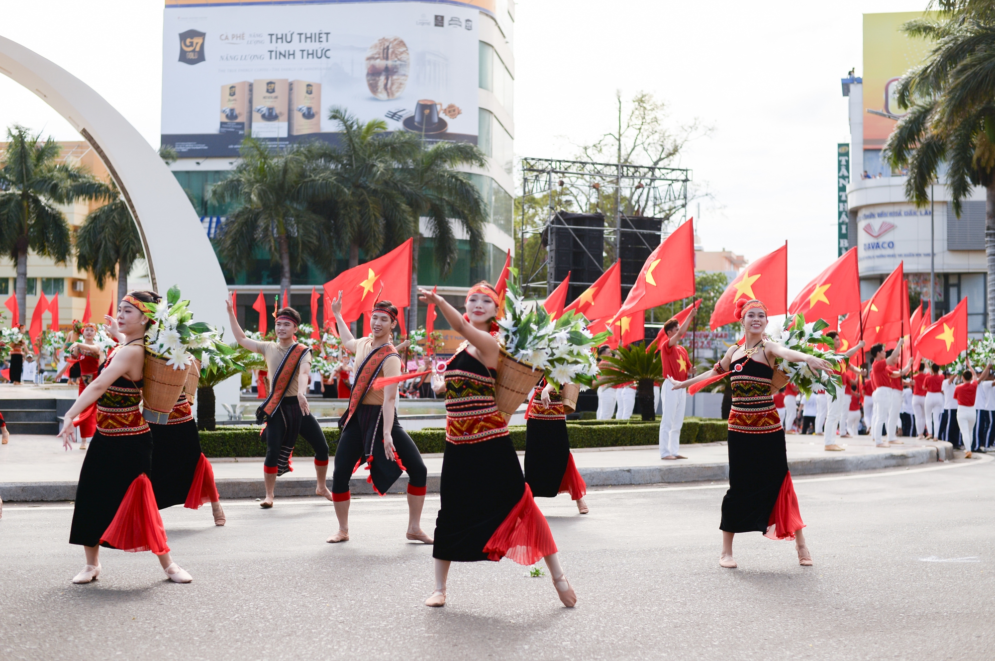 Ấn tượng lễ hội đường phố 2025 "Buôn Ma Thuột - Điểm đến của cà phê thế giới"- Ảnh 3. Ấn tượng lễ hội đường phố 2025 "Buôn Ma Thuột - Điểm đến của cà phê thế giới"- Ảnh 3.