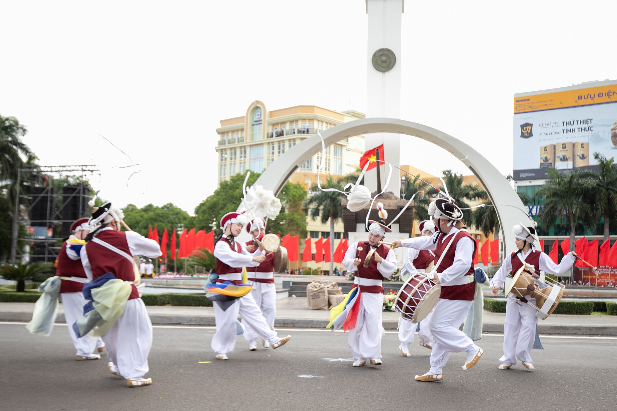Ấn tượng lễ hội đường phố 2025 "Buôn Ma Thuột - Điểm đến của cà phê thế giới"- Ảnh 7. Ấn tượng lễ hội đường phố 2025 "Buôn Ma Thuột - Điểm đến của cà phê thế giới"- Ảnh 7.