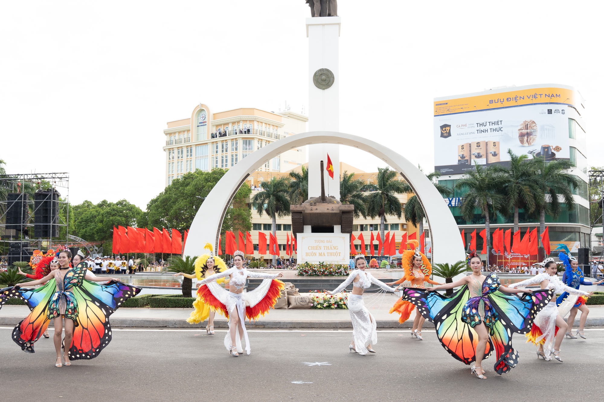 Ấn tượng lễ hội đường phố 2025 "Buôn Ma Thuột - Điểm đến của cà phê thế giới"- Ảnh 9. Ấn tượng lễ hội đường phố 2025 "Buôn Ma Thuột - Điểm đến của cà phê thế giới"- Ảnh 9.