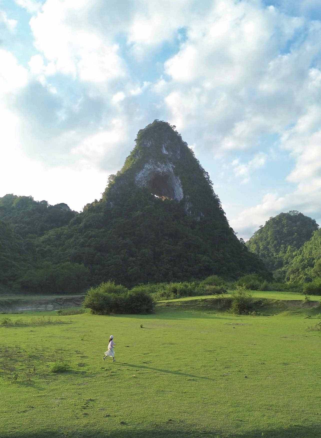 Một nơi ở Cao Bằng khiến nghìn người xao xuyến chỉ với 1 clip ngắn, hóa ra từng xuất hiện trong Một nơi ở Cao Bằng khiến nghìn người xao xuyến chỉ với 1 clip ngắn, hóa ra từng xuất hiện trong