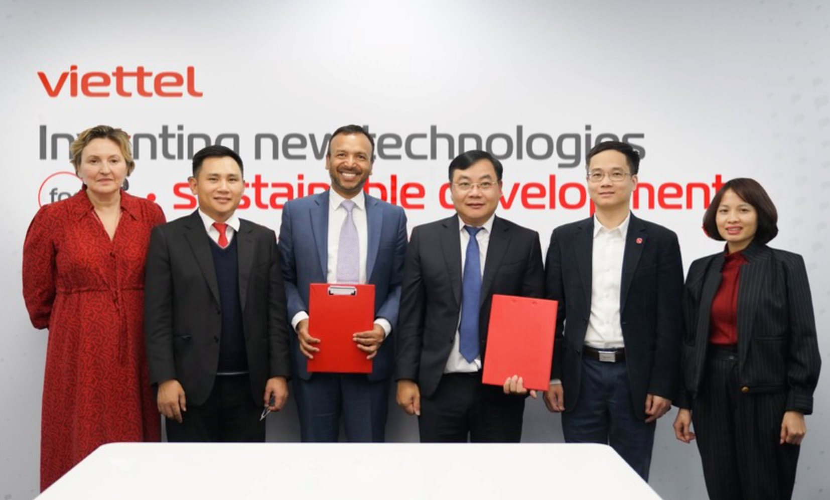 Những cái bắt tay định hình tương lai thanh toán số- Ảnh 1.