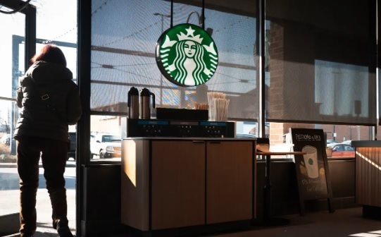 Báo cáo chấn động: Starbucks 'né' thuế 1,3 tỷ USD thông qua một chi nhánh bí mật tại Thụy Sĩ trong suốt 10 năm qua- Ảnh 1.