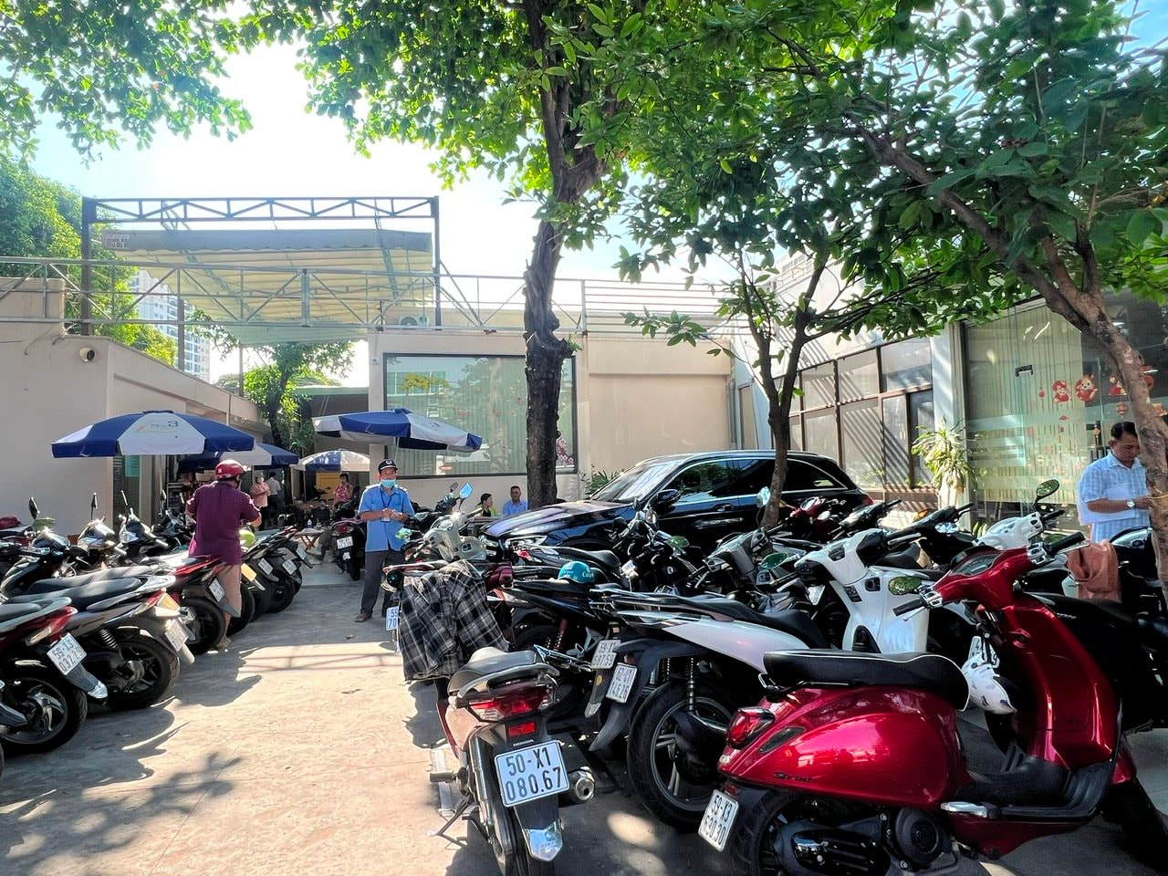 Phòng công chứng quận 9, Hóc Môn, Nhơn Trạch “đông nghịt” người, hồ sơ tăng đột biến- Ảnh 12.