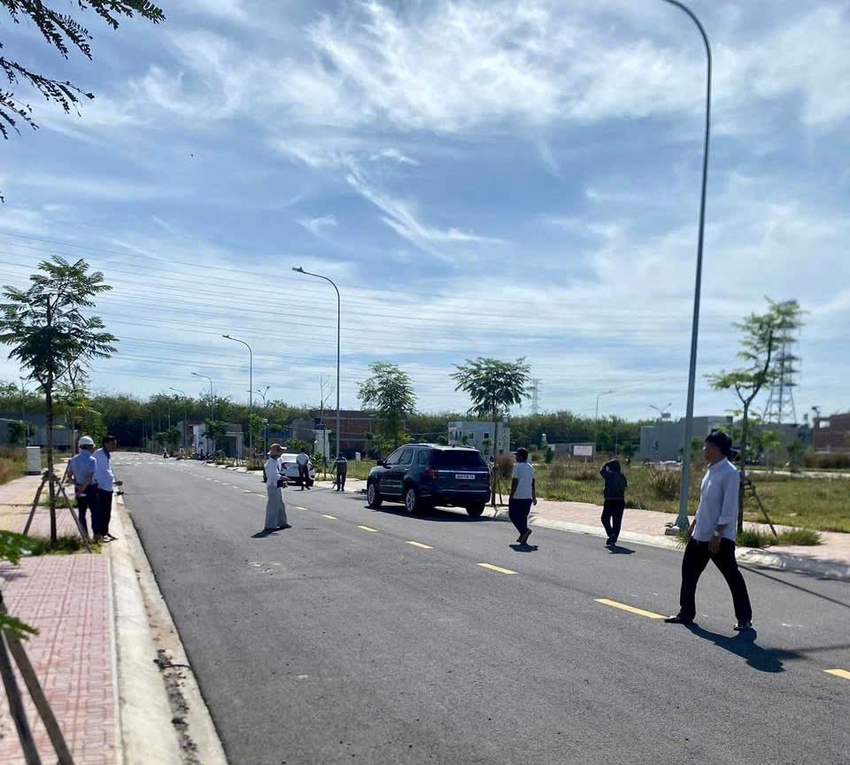 Phòng công chứng quận 9, Hóc Môn, Nhơn Trạch “đông nghịt” người, hồ sơ tăng đột biến- Ảnh 15.