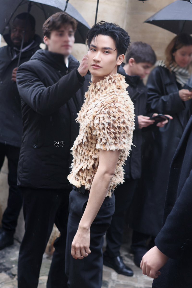 LOEWE biến không gian lịch sử Hôtel de Maisons tại Paris thành một triển lãm thời trang sống động, dàn đại sứ toàn ‘đỉnh lưu’- Ảnh 6.